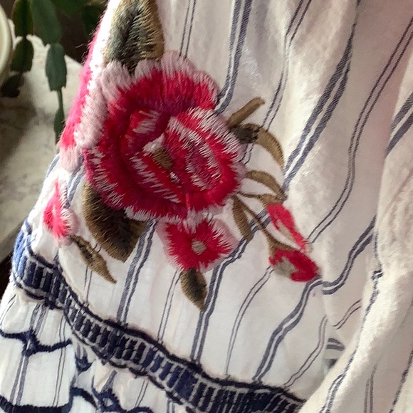 EUC Johnny Was Embroidered Peasant Top - Picture 3 of 7